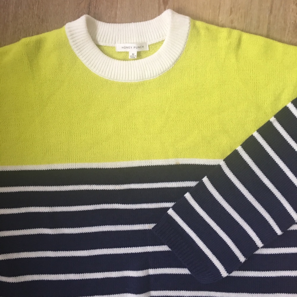 HONEY PUNCH SWEATER SIZE M - Picture 2 of 5